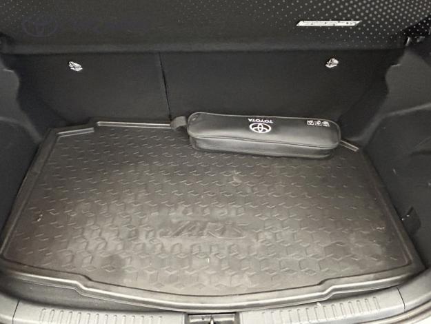 TOYOTA Yaris 116h Design  