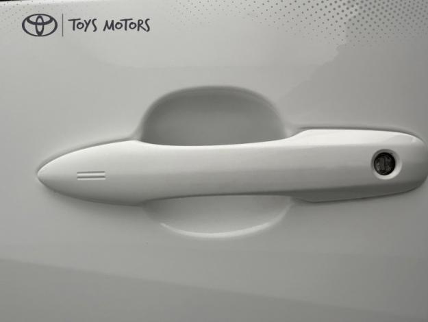 TOYOTA Yaris 116h Design  