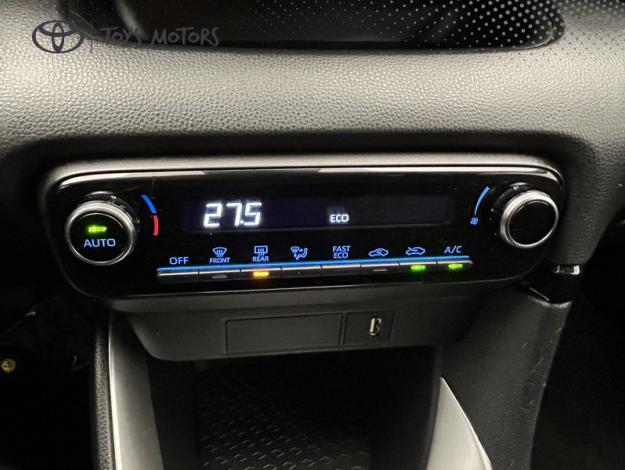TOYOTA Yaris 116h Design  