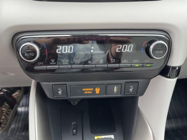 TOYOTA Yaris 116h Iconic Pano, Tech, Nav  1.5 116 ch 