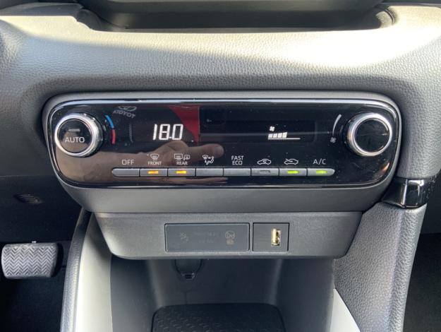 TOYOTA Yaris 1.5 116h Design MY22  