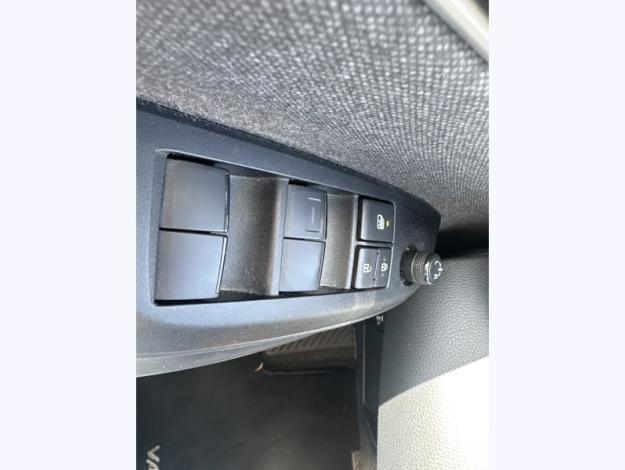 TOYOTA Yaris 116h Design  