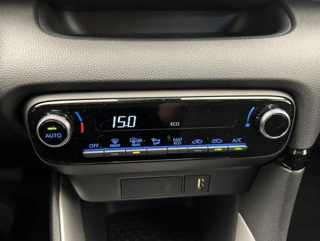 TOYOTA Yaris 116h Design  PACK CONFORT 
