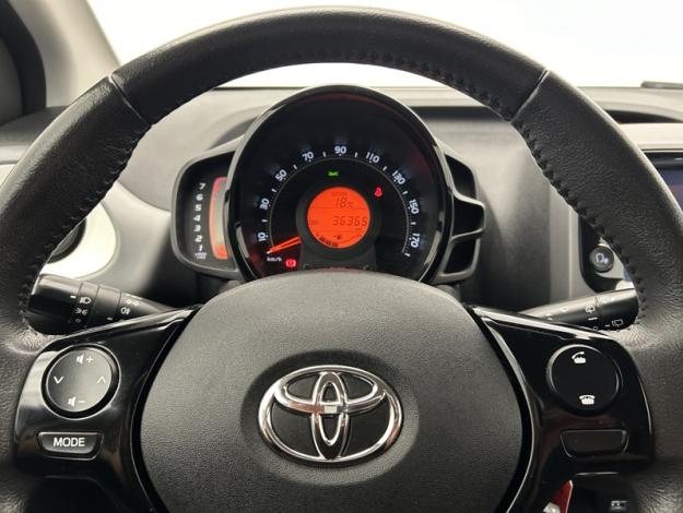 TOYOTA Aygo 1.0 VVT-i x-play  