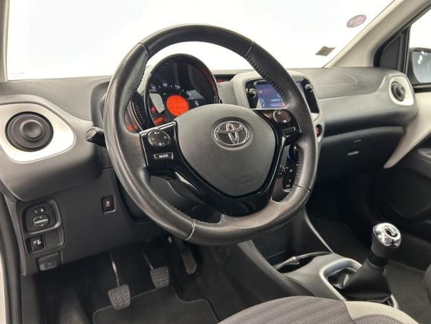 TOYOTA Aygo 1.0 VVT-i x-play  