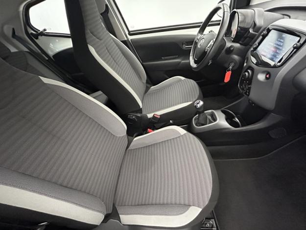 TOYOTA Aygo 1.0 VVT-i x-play  