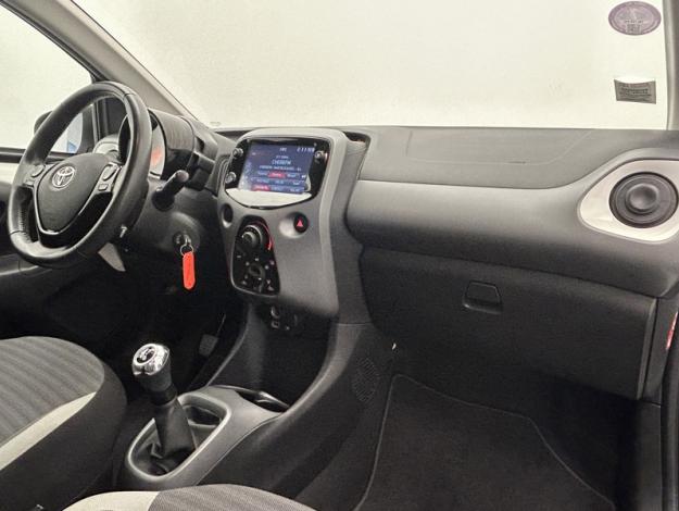 TOYOTA Aygo 1.0 VVT-i x-play  