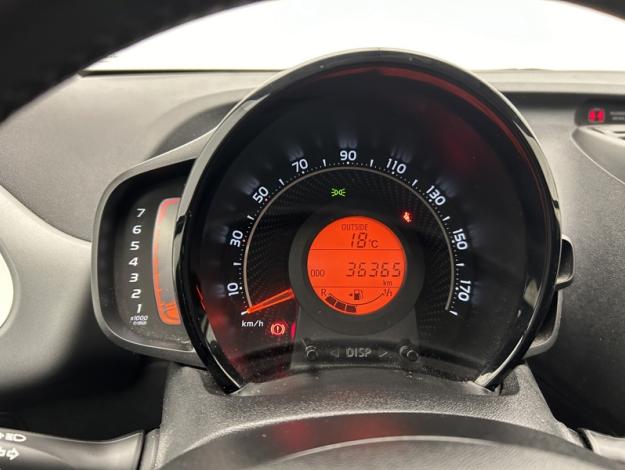 TOYOTA Aygo 1.0 VVT-i x-play  