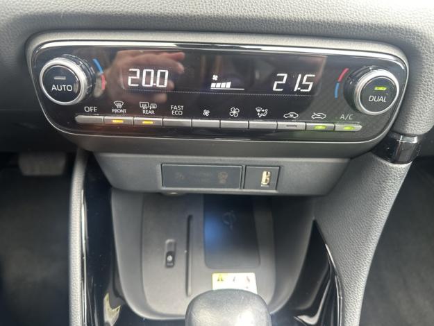 TOYOTA Yaris 116h Premiere  