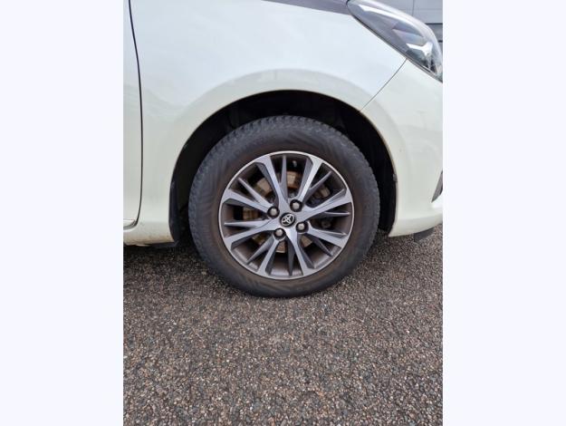 TOYOTA Yaris 110 VVT-i Design Y20  