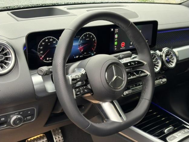 MERCEDES-BENZ GLB 220 4MATIC AMG 7places Pano Attelage  