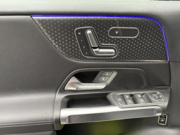 MERCEDES-BENZ GLB 220 4MATIC AMG 7places Pano Attelage  