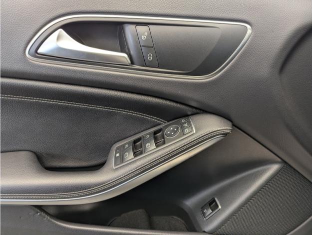 MERCEDES-BENZ GLA 200 d Sensation  