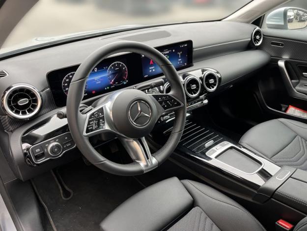 MERCEDES-BENZ A-Třída A 200 (10/21)