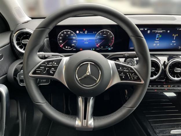 MERCEDES-BENZ A-Třída A 200 (11/21)