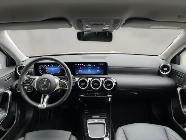 MERCEDES-BENZ A-Třída A 200 (14/21)