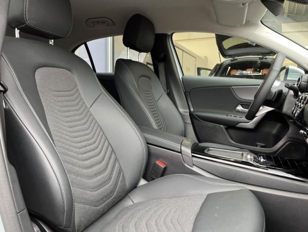 MERCEDES-BENZ A-Třída A 200 (16/21)