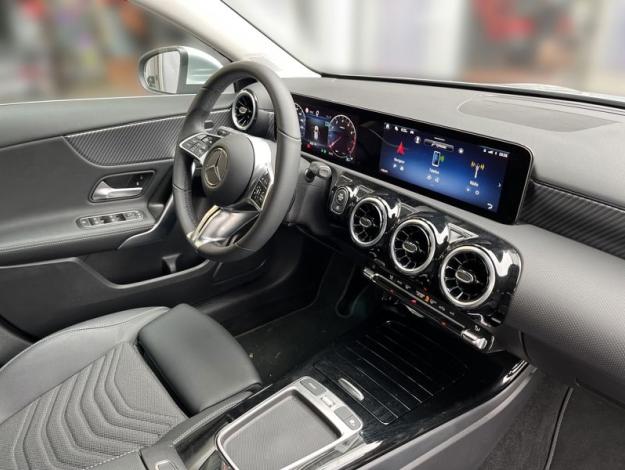 MERCEDES-BENZ A-Třída A 200 (19/21)