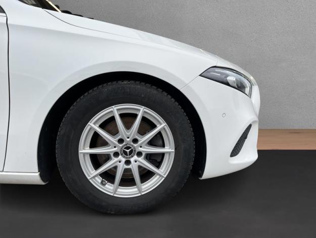 MERCEDES-BENZ Třídy A A 200 sedan (9/21)