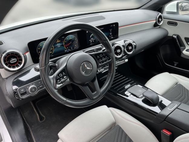 MERCEDES-BENZ Třídy A A 200 sedan (10/21)