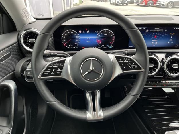 MERCEDES-BENZ A-Třída A 200 (11/21)