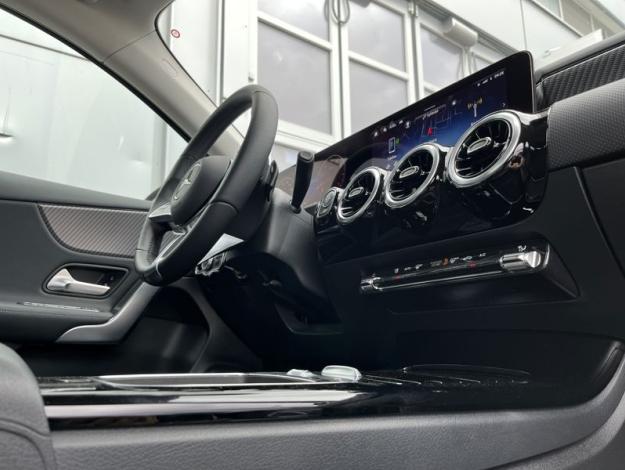 MERCEDES-BENZ A-Třída A 200 (17/21)