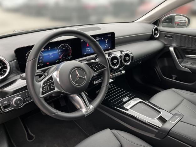 MERCEDES-BENZ A-Třída A 200 (10/21)