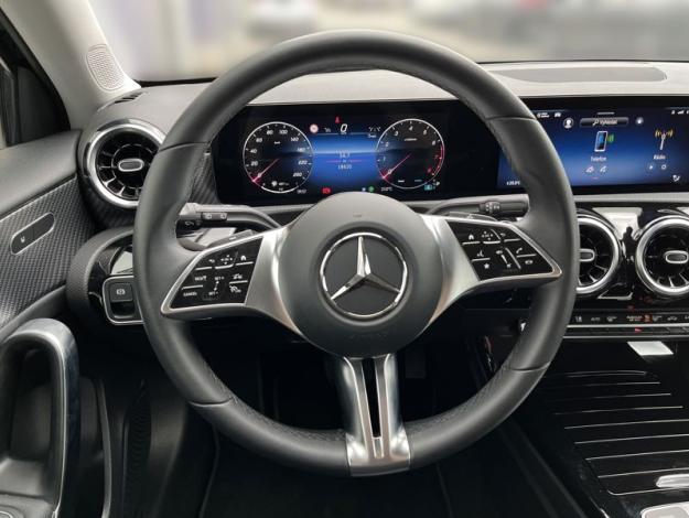MERCEDES-BENZ A-Třída A 200 (11/21)