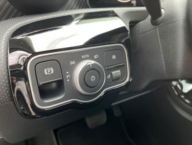 MERCEDES-BENZ A-Třída A 200 (12/21)