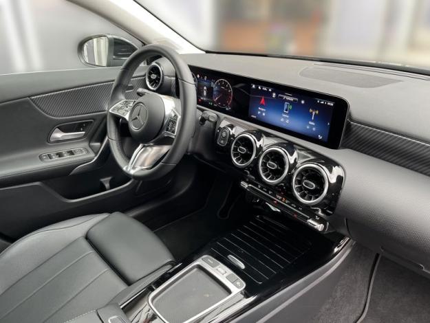MERCEDES-BENZ A-Třída A 200 (19/21)