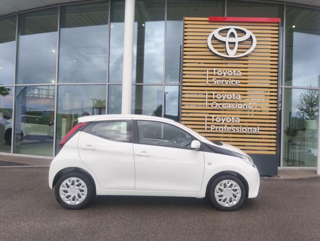 TOYOTA Aygo 1.0 VVT-i x-play  