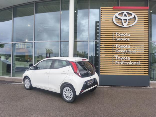 TOYOTA Aygo 1.0 VVT-i x-play  