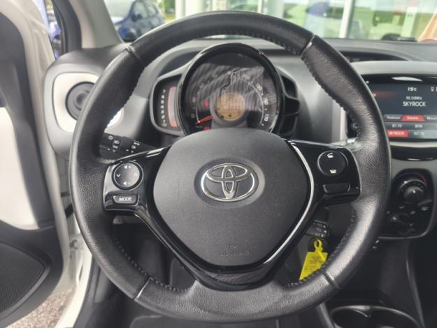 TOYOTA Aygo 1.0 VVT-i x-play  