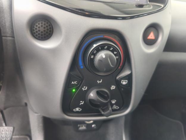 TOYOTA Aygo 1.0 VVT-i x-play  