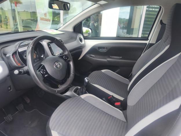 TOYOTA Aygo 1.0 VVT-i x-play  