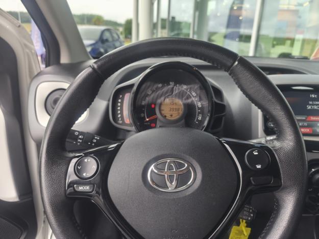 TOYOTA Aygo 1.0 VVT-i x-play  
