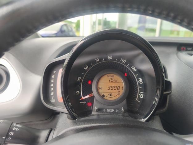TOYOTA Aygo 1.0 VVT-i x-play  