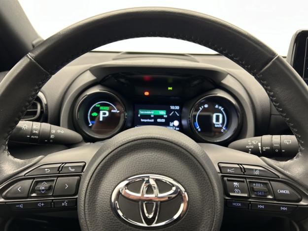 TOYOTA Yaris 116h Collection  TOIT PANO