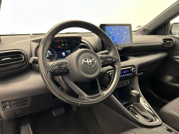 TOYOTA Yaris 116h Collection  TOIT PANO