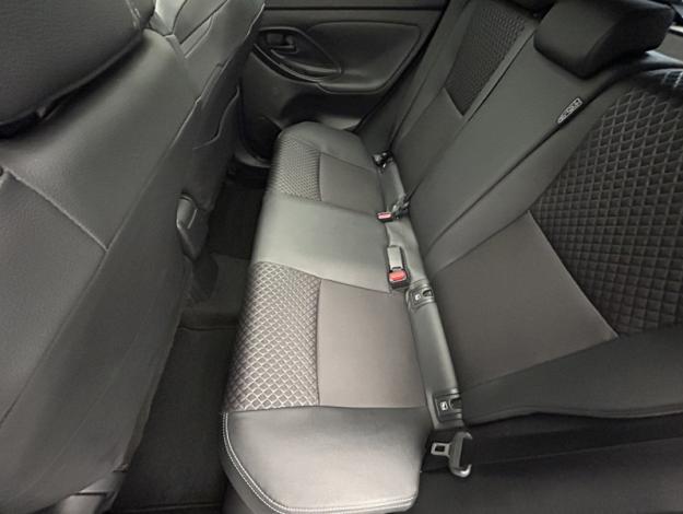 TOYOTA Yaris 116h Collection  TOIT PANO