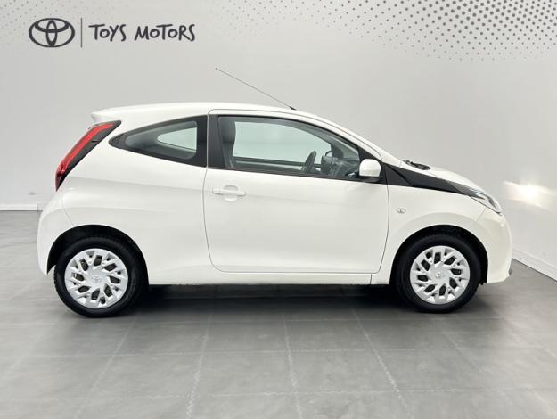 TOYOTA Aygo 1.0 VVT-i x-play  