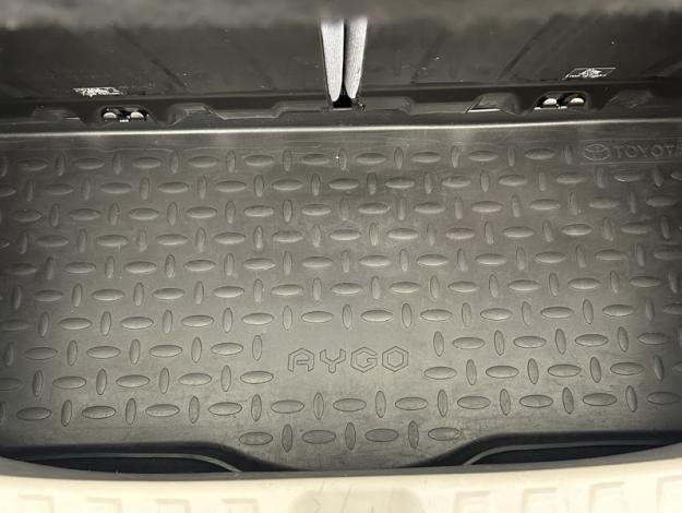 TOYOTA Aygo 1.0 VVT-i x-play  