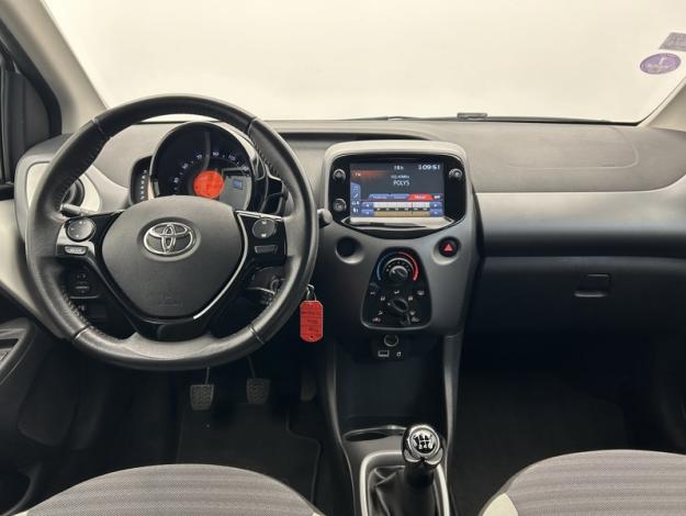 TOYOTA Aygo 1.0 VVT-i x-play  