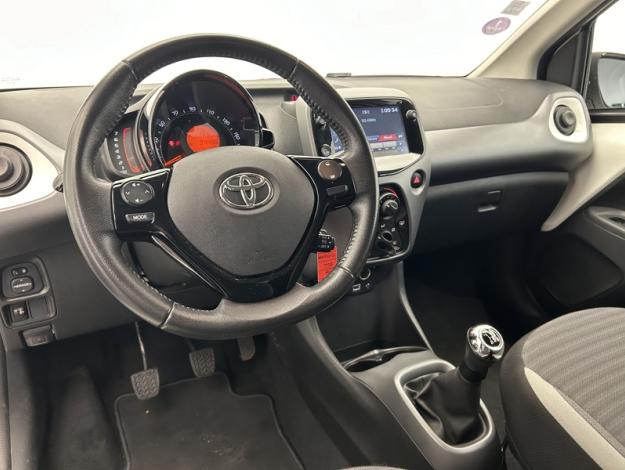 TOYOTA Aygo 1.0 VVT-i x-play  