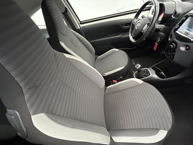 TOYOTA Aygo 1.0 VVT-i x-play  