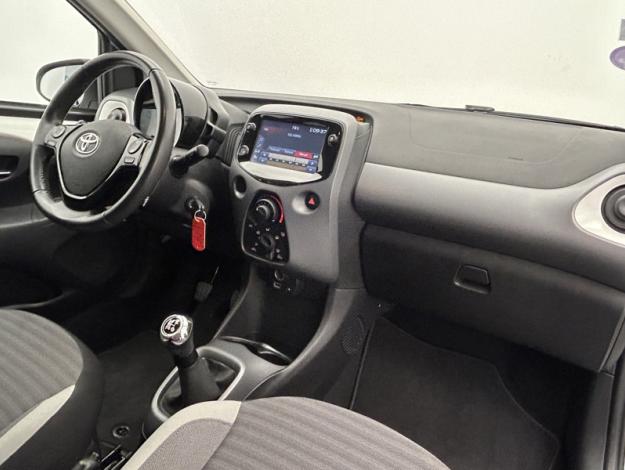 TOYOTA Aygo 1.0 VVT-i x-play  