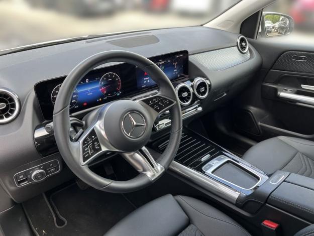 MERCEDES-BENZ B-Třída B 200 (10/21)
