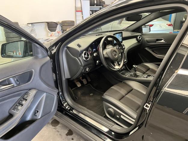 MERCEDES-BENZ GLA 180 Urban  