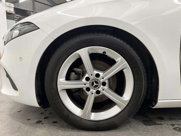 MERCEDES-BENZ A 180 Toit Pano Attelage   