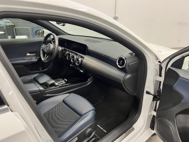 MERCEDES-BENZ A 180 Toit Pano Attelage   
